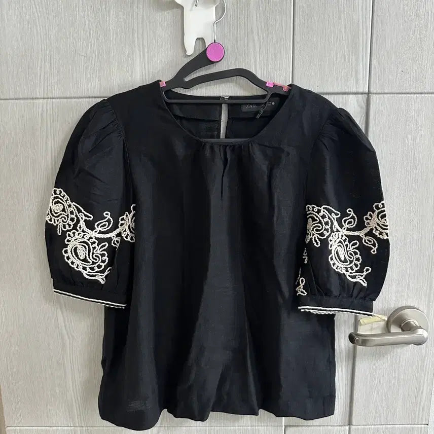 [BUNJANG] Zara Embroidered Three-Quarter Sleeve Blouse Black M / ZARA 자수 칠부 소매 블라우스 블랙 M