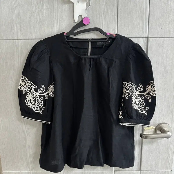[BUNJANG] Zara Embroidered Three-Quarter Sleeve Blouse Black M / ZARA 자수 칠부 소매 블라우스 블랙 M