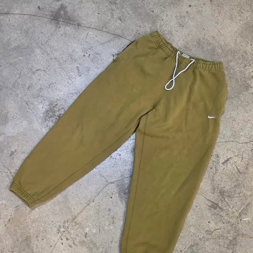 [BUNJANG] Nike Swoosh Fleece Pants Khaki / 나이키 스우시 플리스 팬츠 카키