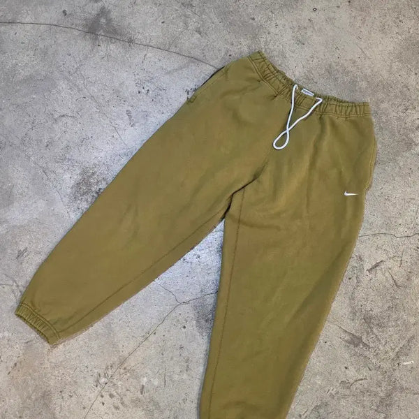 [BUNJANG] Nike Swoosh Fleece Pants Khaki / 나이키 스우시 플리스 팬츠 카키