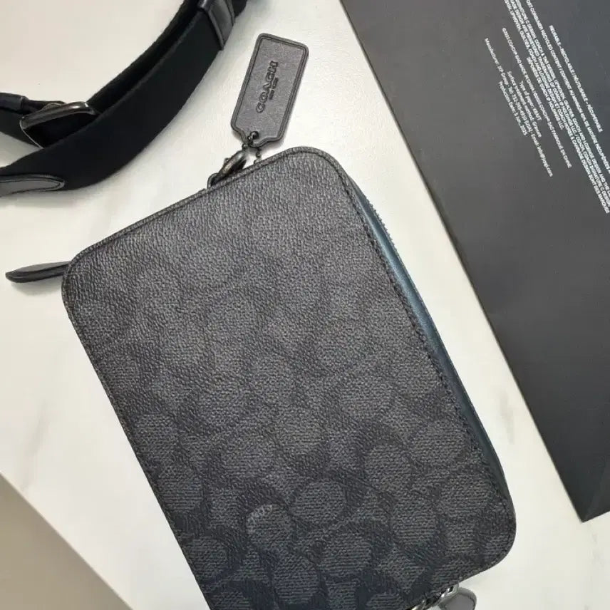 [BUNJANG] Coach Charter Crossbody 19 Signature Canvas / 코치 차터 크로스바디 19인치 시그니처 캔버스