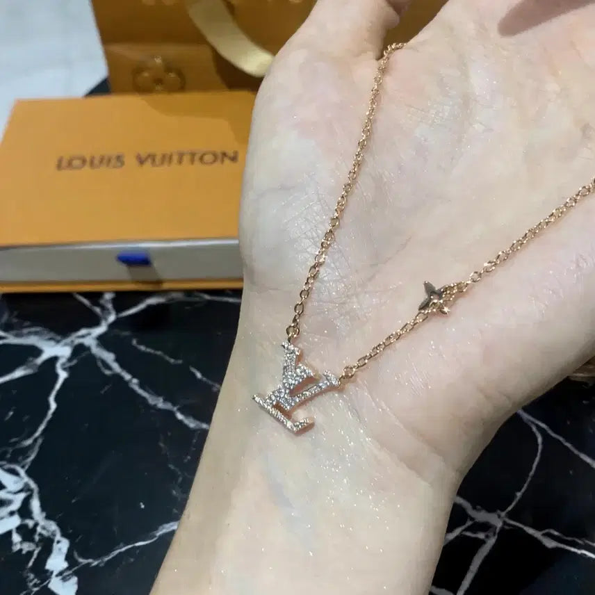 [BUNJANG] Louis Vuitton Iconic Logo Full Crystal Metal Necklace Gold / 루이비통 아이코닉 로고 풀다이아 크리스탈 금속 여성 목걸이 골드
