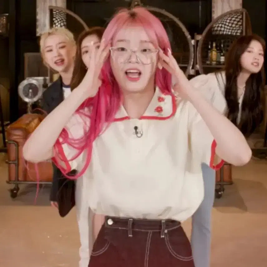 [BUNJANG] Margarin Fingers x Oh My Girl Seunghee Flower Short Sleeve Knit T-Shirt / 마가린핑거스 오마이걸 승희 플라워 반팔 니트 티