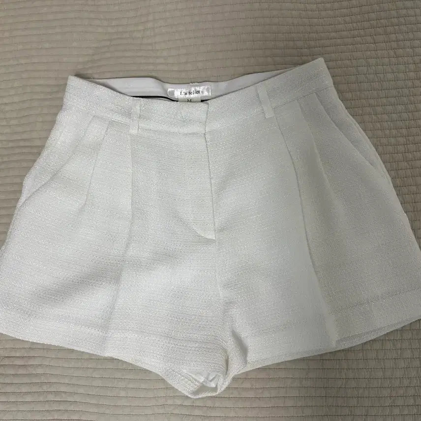 [BUNJANG] Laplier White Tweed Pinched Shorts / 라플리에 화이트 트위드 핀턱 반바지