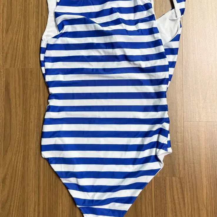 [BUNJANG] Striped One-Piece Swimsuit (Size S) / 스트라이프 원피스 수영복(사이즈 s)
