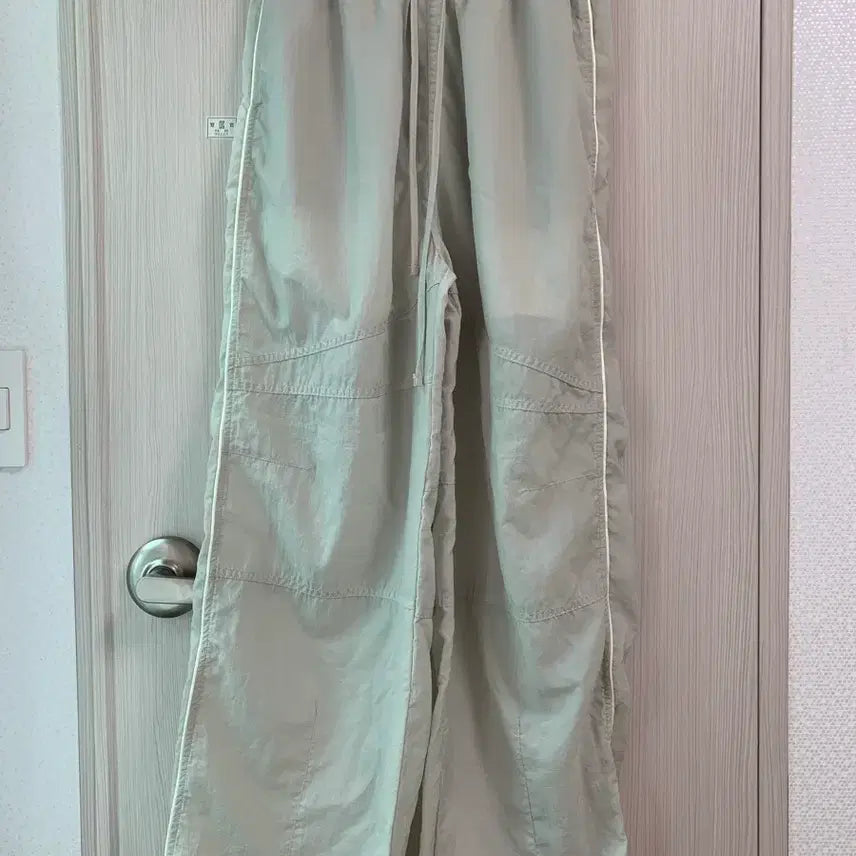[BUNJANG] No Contents Windshield Pants Light Beige / 노컨텐츠 윈드 쉴드 팬츠 라이트베이지