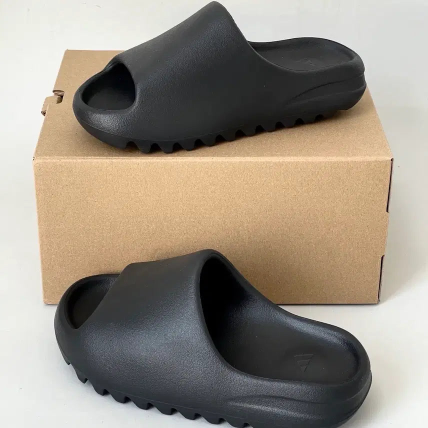 [BUNJANG] Adidas Originals Yeezy Slide Black EVA Slippers / 아디다스 오리지널스 이지 슬라이드 블랙 EVA 소재 슬리퍼 정품