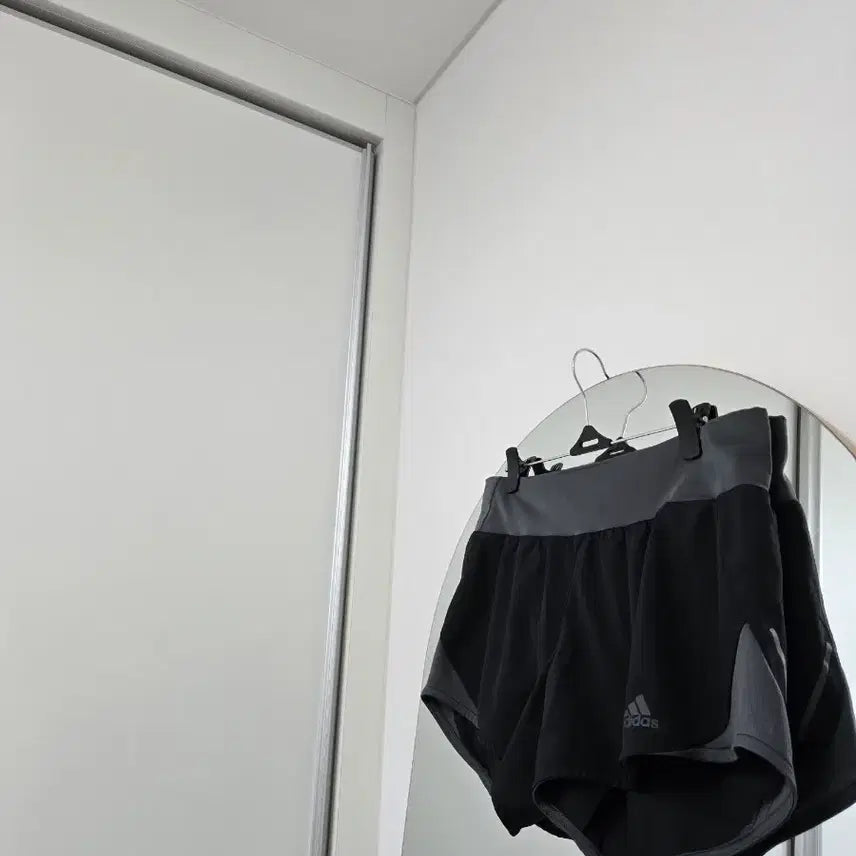 [BUNJANG] Adidas Women's Running Shorts - Black, Size S / 여성 아디다스 러닝팬츠 러닝쇼츠 런닝 트레이닝 운동반바지 S