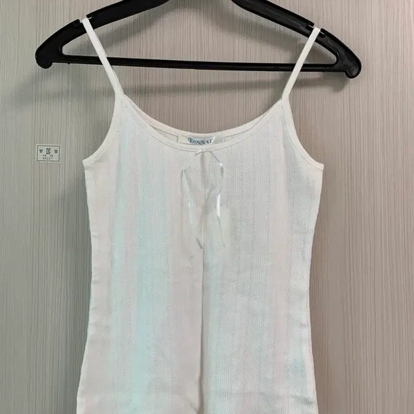 [BUNJANG] Tannat Eyelet Lace Sleeveless Top Ivory / 타낫 아일렛 레이스 슬리브리스 탑 아이보리