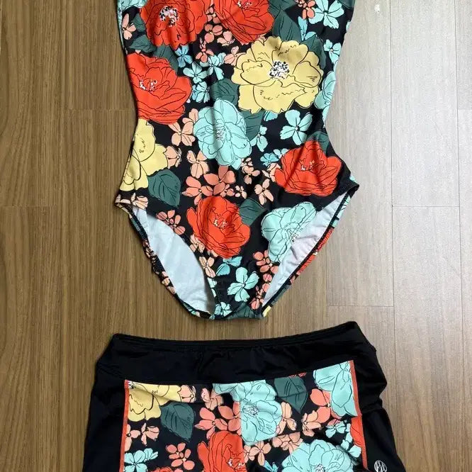 [BUNJANG] Elle Flower Pattern Swimwear Set / 엘르 플라워 패턴 수영복 세트
