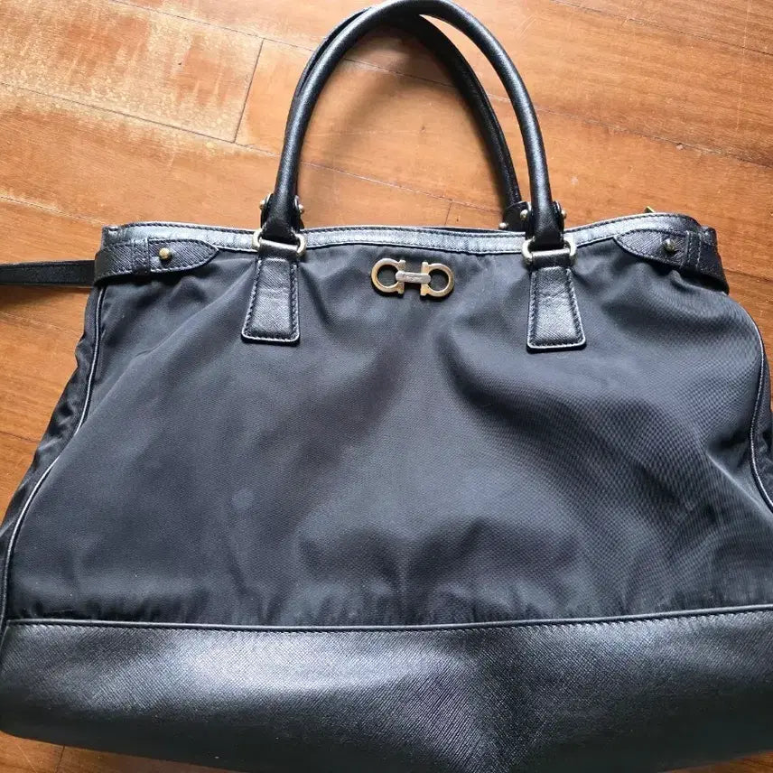 [BUNJANG] Salvatore Ferragamo Gancini Shoulder Bag Black / 페라가모 블랙 간치니 숄더백