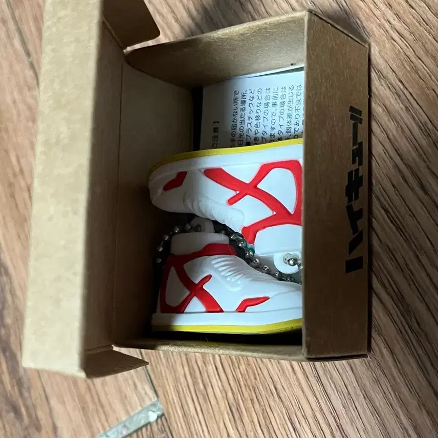 [BUNJANG] Haikyu!! Iwaizumi Hajime Sneakers Keychain / 하이큐!! 이와이즈미 운동화 키링