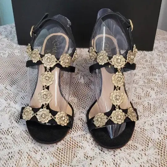 [BUNJANG] Chanel Gold Camellia Black Sandals / (정품) 샤넬 금장 까멜리아 장식 블랙 샌들