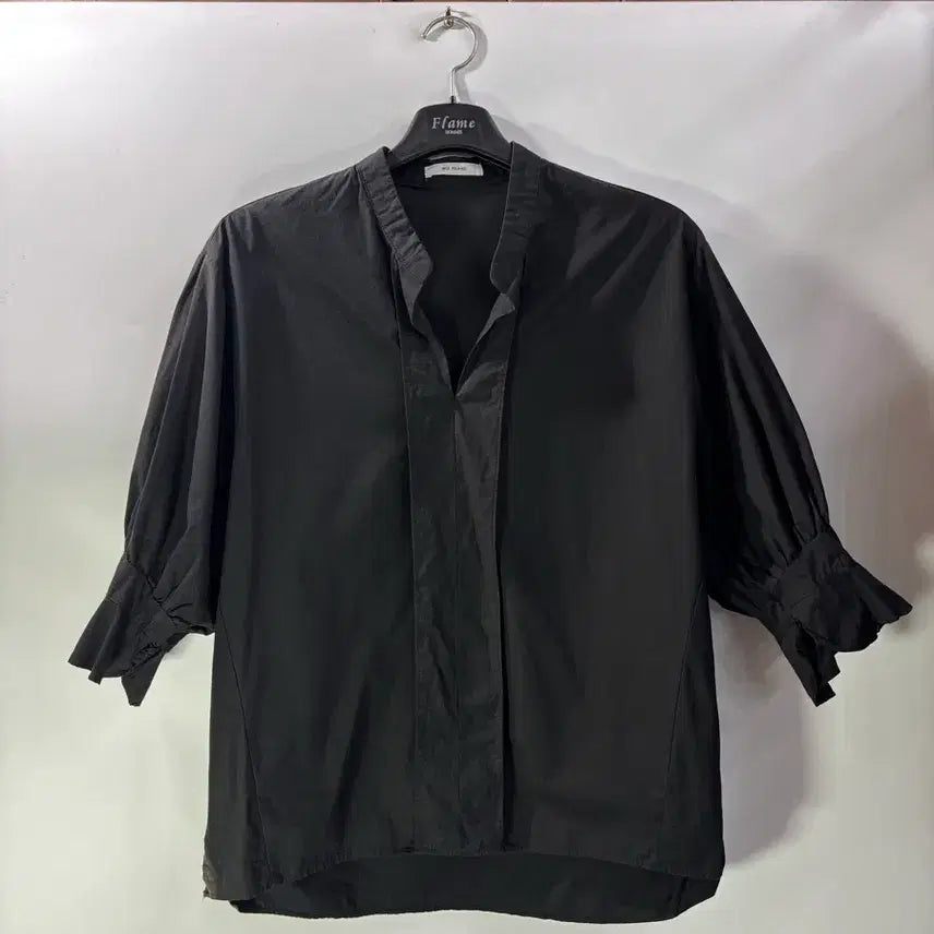 [BUNJANG] WIZ ISLAND V-Neck Frill Oversized Blouse / [FREE] 위즈아일랜드 브이넥 프릴 오버핏 블라우스 블랙 1.9