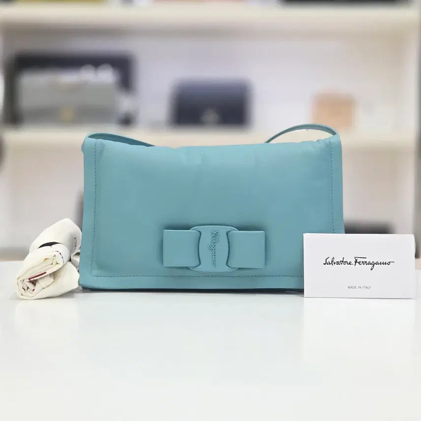 [BUNJANG] Salvatore Ferragamo Calfskin Padded Vara Bow Viva Small Shoulder Bag / 페레가모 카프스킨 패딩 바라 보우 비바 스몰 숄더백 새상품 22 0297