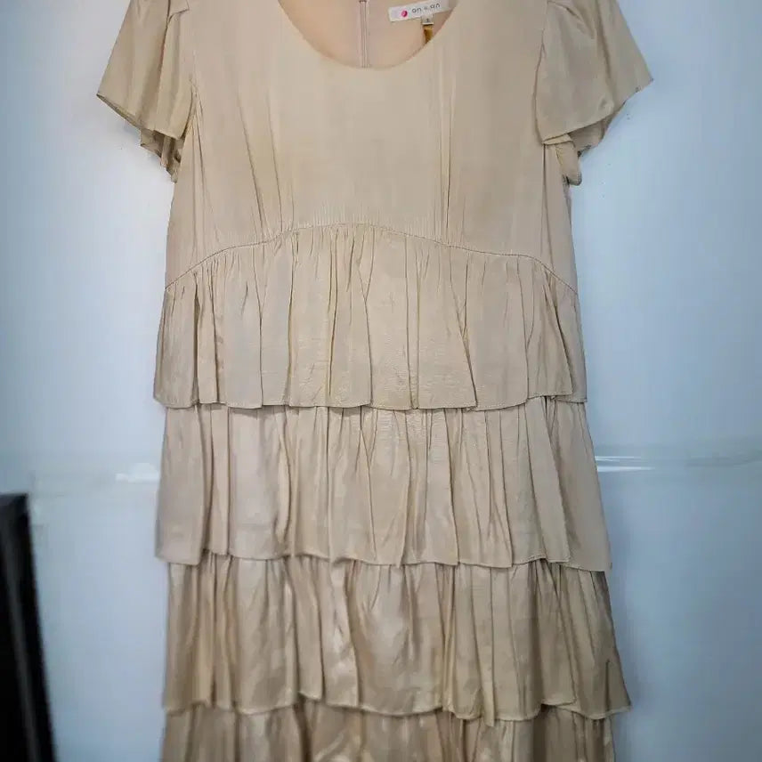 [BUNJANG] On&On Beige Ruffle Dress / 온앤온 베이지 프릴 원피스