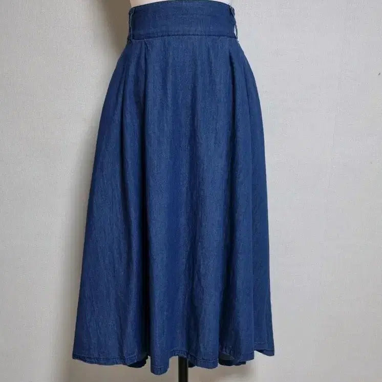 [BUNJANG] Denim Long Skirt with Asymmetrical Hem and Back Banding / LS95 뒷밴딩언발 데님롱스커트
