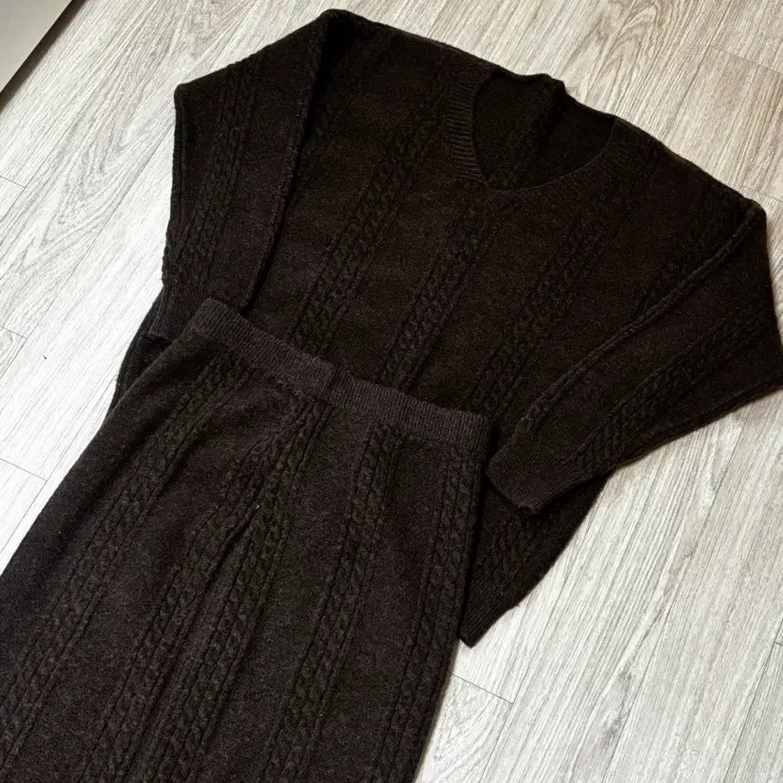 [BUNJANG] Brown V-Neck Cable Knit Two-Piece Set / 브라운 브이넥 꽈배기 니트 트피스 원피스