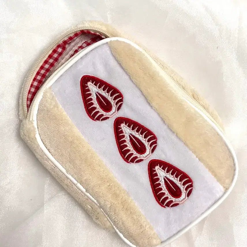 [BUNJANG] Strawberry Cake Makeup Pouch / 딸기케이크 딸기산도 파우치 메이크업파우치