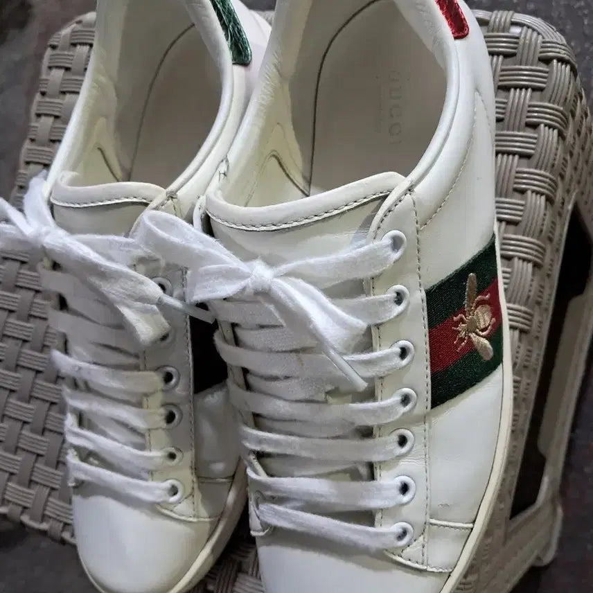 [BUNJANG] Gucci Bee Embroidered Sneakers / 구찌 스니커즈 꿀벌 235
