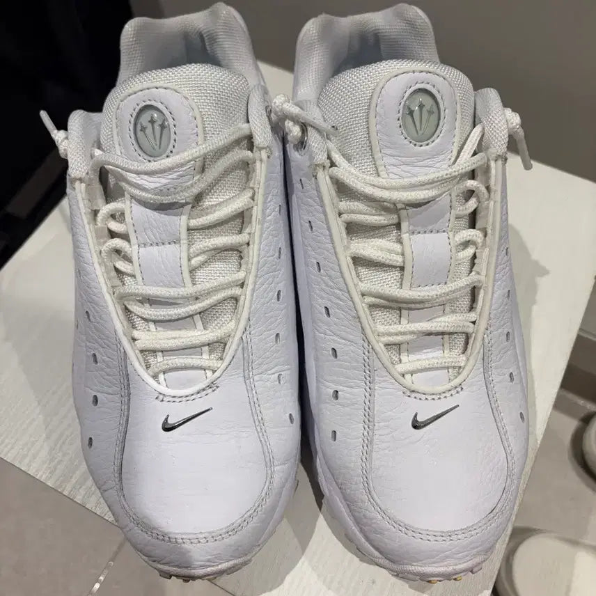 [BUNJANG] Nike DH4692-100 Sneakers 245 / 나이키 DH4692-100 운동화 245