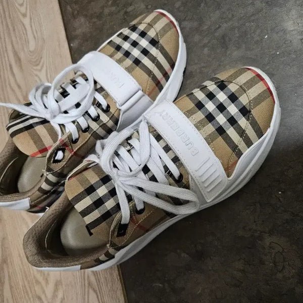 [BUNJANG] Burberry Sneakers / 버버리 스니커즈