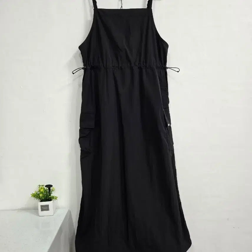 [BUNJANG] Black Cargo Strap Long Dress / 바스락 블랙 카고 멜빵 끈 원피스 90