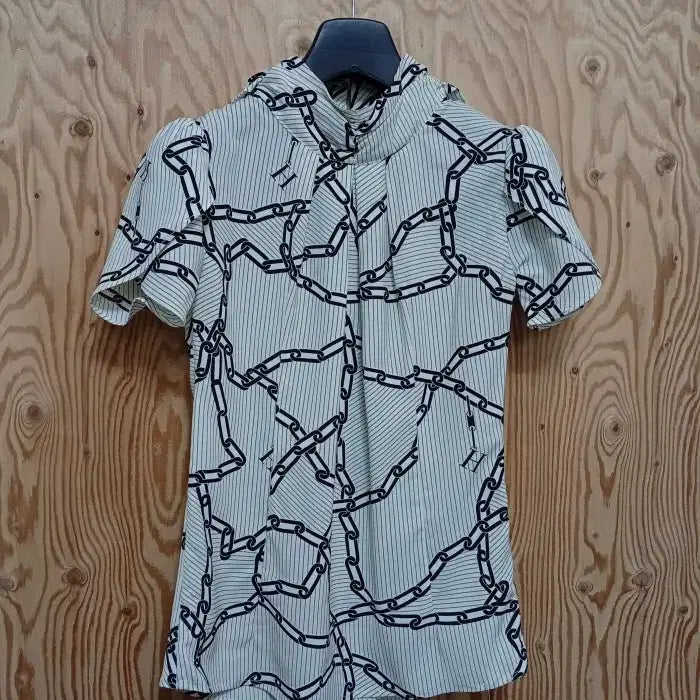 [BUNJANG] Chicline Tulip Sleeve Blouse / 시크라인 튤립 소매 블라우스