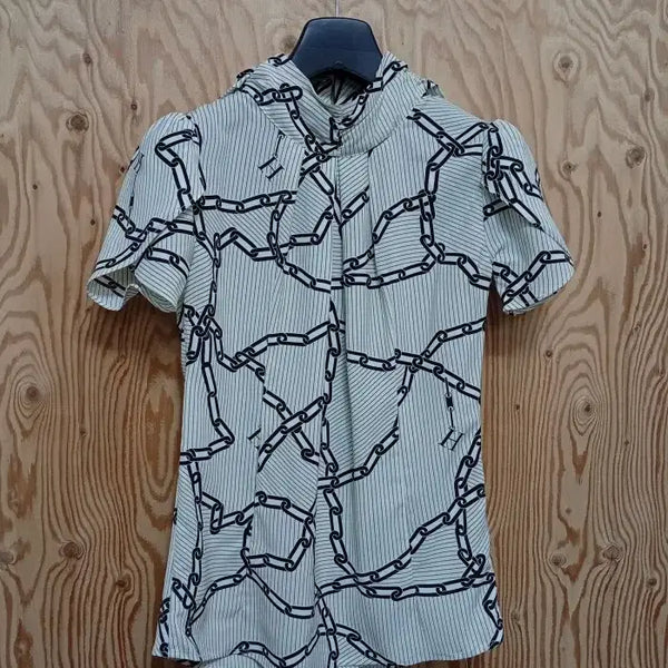 [BUNJANG] Chicline Tulip Sleeve Blouse / 시크라인 튤립 소매 블라우스