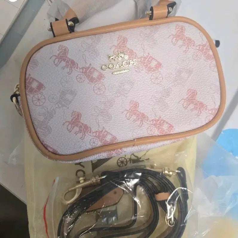 [BUNJANG] Coach Horse and Carriage Pattern Crossbody Bag / 코치 말 패턴 크로스백