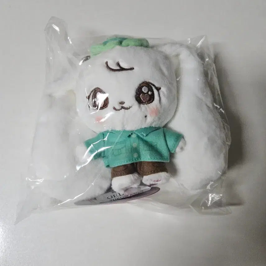 [BUNJANG] IVE Wonyoung Everland MD Doll Keychain (Sealed) / 미개봉 제품 아이브 원영. 에버랜드 MD 인형 키링
