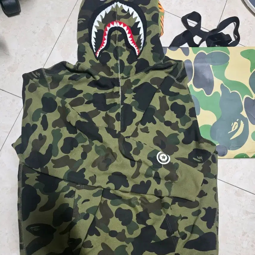 [BUNJANG] BAPE Shark Hoodie Ami Green L / [거의 새상품] 베이프 샤크 후드집업 아미그린 L