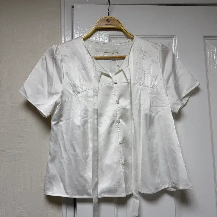 [BUNJANG] Drawfit Woman Satin Jacquard Blouse / 드로우핏우먼 새틴자카드 블라우스 @새옷