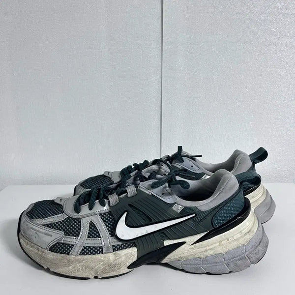 [BUNJANG] Nike V2K Run Dark Green Silver (275) / 나이키 V2K 런 다크 그린 실버 (275)