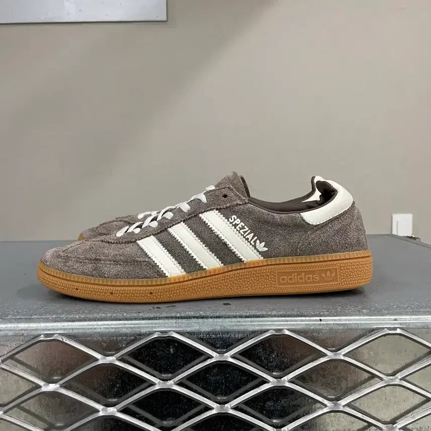 [BUNJANG] Adidas Handball Spezial Earth Strata Sneakers (265) / 아디다스 핸드볼 스페지알 어스 스트라타 265