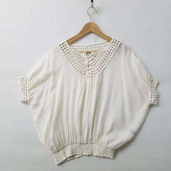 [BUNJANG] Gleeful Rayon Blend Gari-fit Blouse - Ivory / Gleeful 가오리핏 블라우스 아이보리