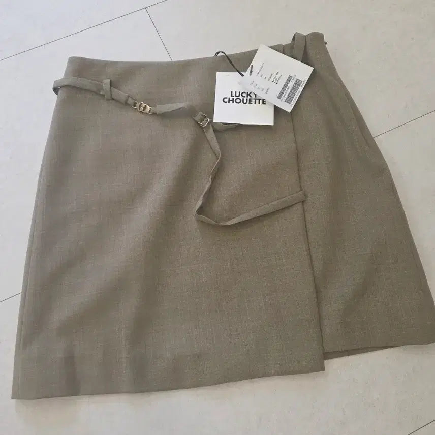 [BUNJANG] LUCKY CHOUETTE Wrap Skirt Beige Size 36 / [새상품] 럭키슈에뜨 랩 스커트 정가 30만원