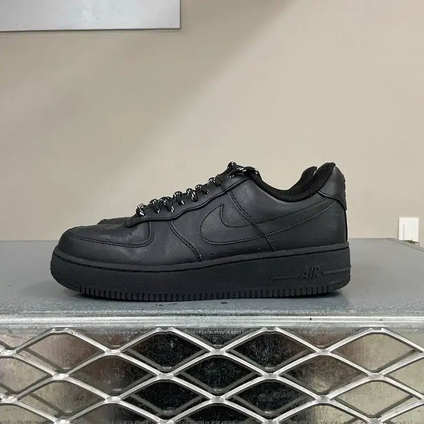 [BUNJANG] Nike Air Force 1 Low Black (250mm) / 에어포스1 로우 블랙 250