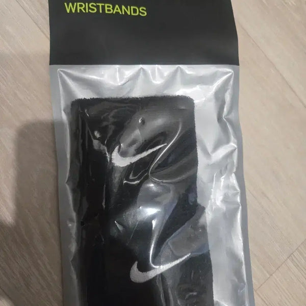 [BUNJANG] Nike Sports Wristband Black / 나이키 스포츠 손목 보호대 검정