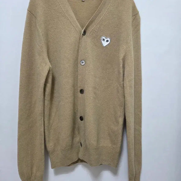 [BUNJANG] Comme des Garçons White Heart Patch Cardigan Beige M / 일본정품 꼼데가르송 화이트와펜 가디건 베이지 M