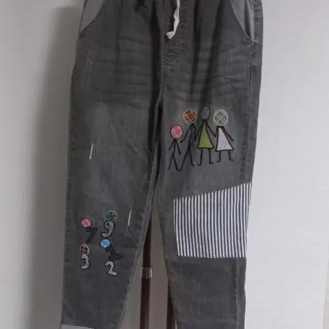 [BUNJANG] Grey Jeans Embroidered Patch Banding Pants (33-34 Inches) / 그레이진 자수.패치 밴딩팬츠 33~34인치