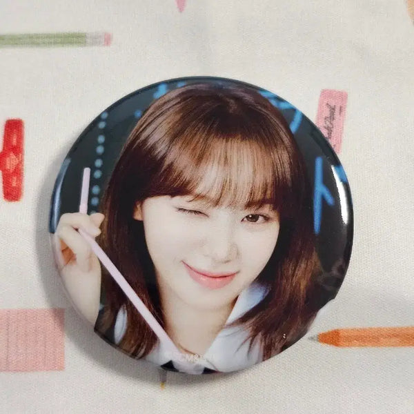 [BUNJANG] LE SSERAFIM Kim Chaewon School Days Can Badge / 르세라핌 일본 MD School days 김채원 채원 캔뱃지