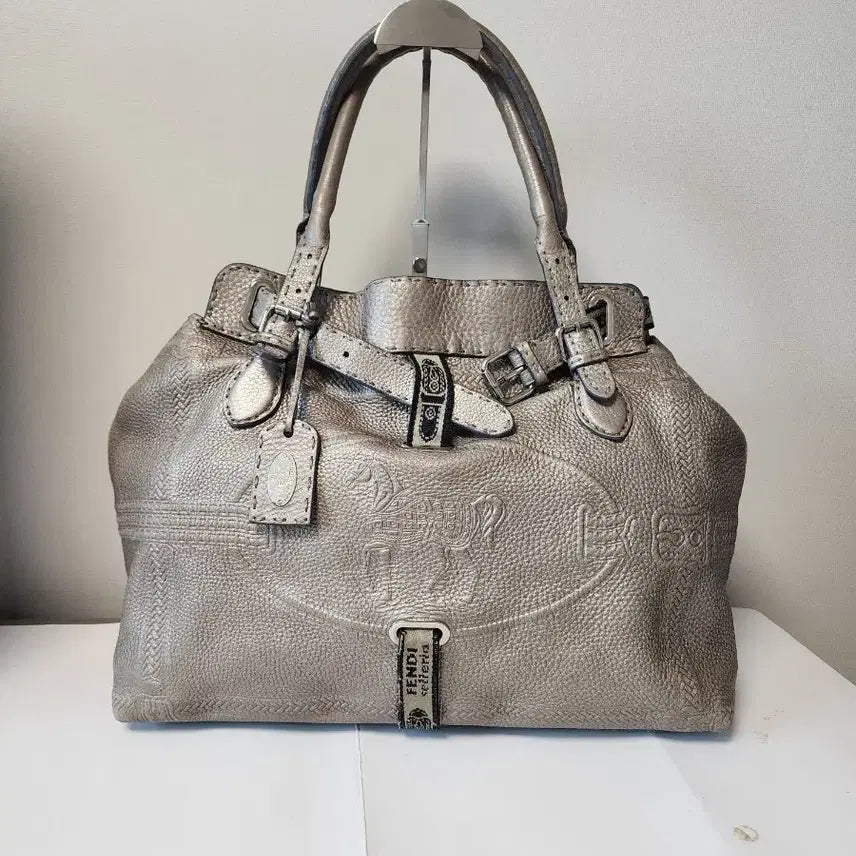 [BUNJANG] Fendi Selleria Metallic Silver Tote Bag / 펜디 셀러리아 메탈릭  실버 토트백