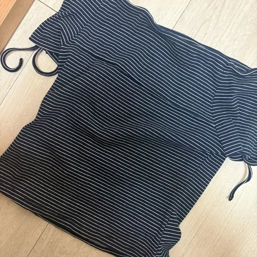 [BUNJANG] MIXXO Striped Off-Shoulder Short-Sleeve Top (Size M) / (새상품) 미쏘 스트라이프 오프숄더 반팔(사이즈M)