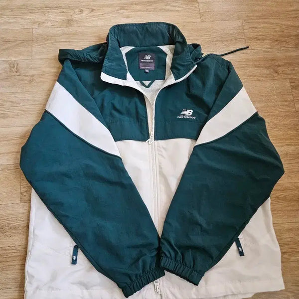 [BUNJANG] New Balance IU Windbreaker Jacket / 뉴발란스 아이유 바람막이