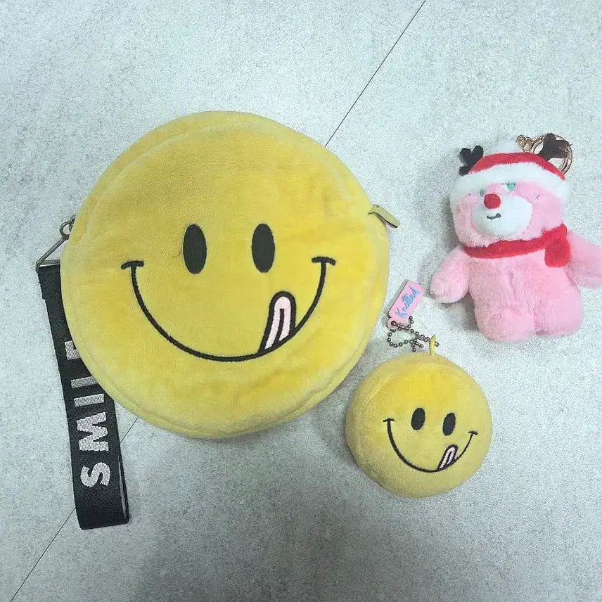[BUNJANG] Knotted Donut Pouch, Keychain, Plush Doll / (단종템) 노티드 도넛 파우치, 키링, 인형