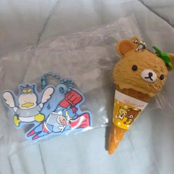 [BUNJANG] Crayon Shin-chan Action Masked Hero & Rilakkuma Ice Cream Gacha Random Keyring / 짱구 아피루노페클 액션가면 리락쿠마 아이스크림 가챠 랜덤 키링