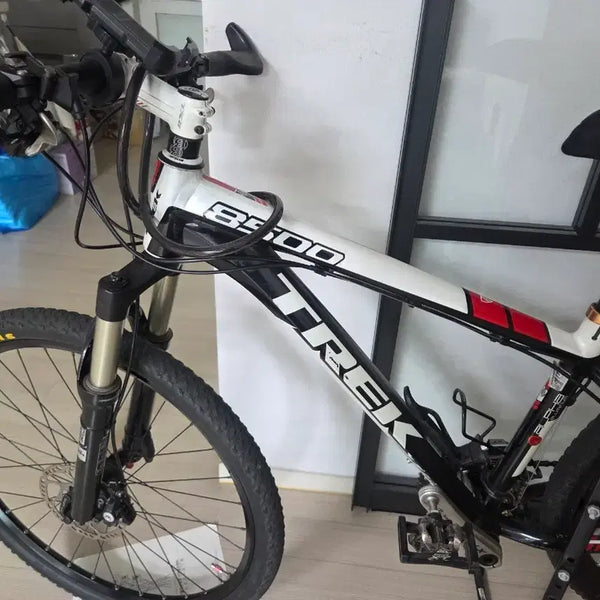 [BUNJANG] TREK 8500 MTB Carbon Bicycle / 트랙 8500 mtb 자전거(카본)