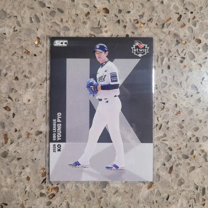 [BUNJANG] KBO Go Young-pyo 26KT Alphabet Card / KBO 26KT 알파벳 고영표 카드