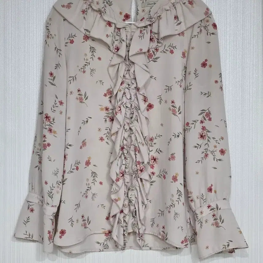 [BUNJANG] ROEM Beige Ruffle Blouse / 로엠 베이지 프릴 블라우스